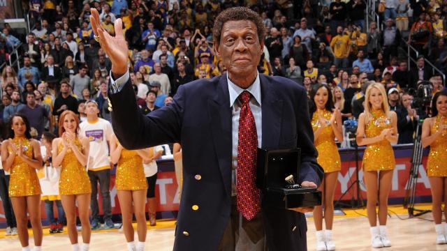 elgin-baylor-lakers-wave.jpg